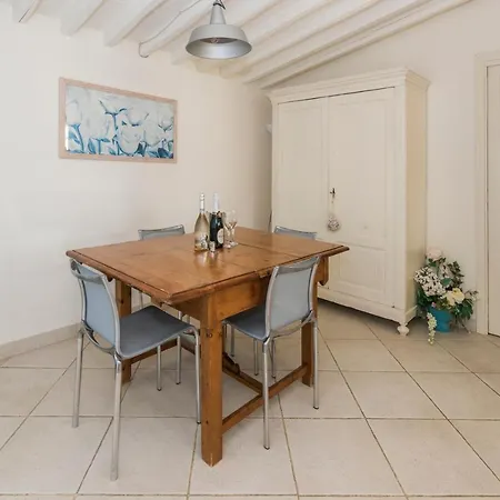 Exclusive Beautiful Pool House Surrounded By Greenery, Modern, Luxury Finishes Vakantiehuis Camaiore