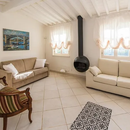 Exclusive Beautiful Pool House Surrounded By Greenery, Modern, Luxury Finishes Semesterbostad