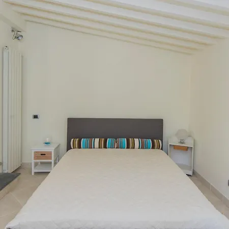 Ferienhaus Exclusive Beautiful Pool House Surrounded By Greenery, Modern, Luxury Finishes *