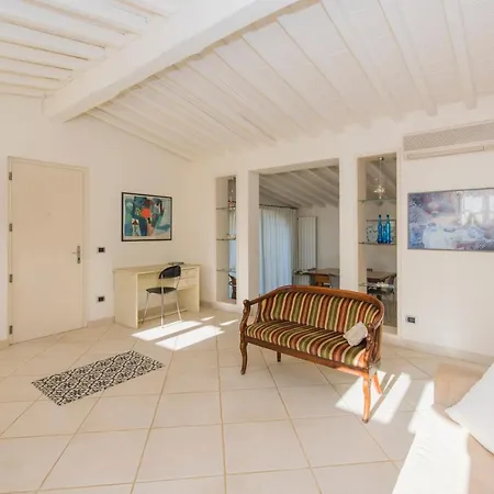 Ferienhaus Exclusive Beautiful Pool House Surrounded By Greenery, Modern, Luxury Finishes