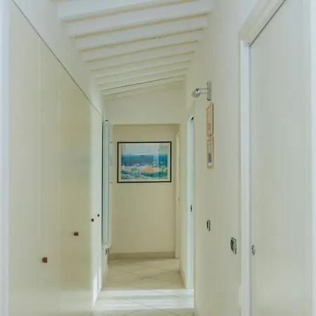 Ferienhaus Exclusive Beautiful Pool House Surrounded By Greenery, Modern, Luxury Finishes *