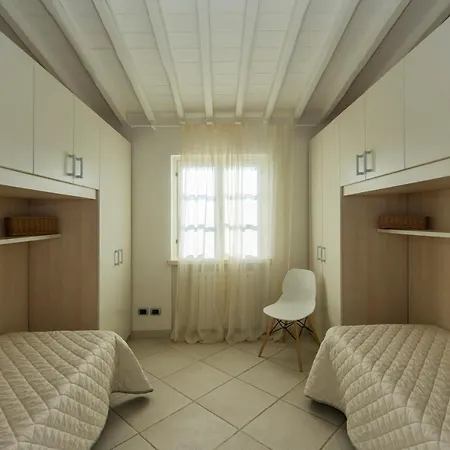 Ferienhaus Exclusive Beautiful Pool House Surrounded By Greenery, Modern, Luxury Finishes *