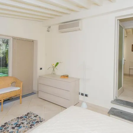 Exclusive Beautiful Pool House Surrounded By Greenery, Modern, Luxury Finishes Ferienhaus Camaiore