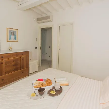 Exclusive Beautiful Pool House Surrounded By Greenery, Modern, Luxury Finishes Ferienhaus Camaiore
