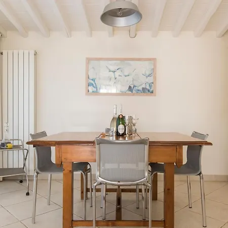 Ferienhaus Exclusive Beautiful Pool House Surrounded By Greenery, Modern, Luxury Finishes Camaiore