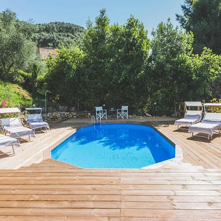 Exclusive Beautiful Pool House Surrounded By Greenery, Modern, Luxury Finishes Ferienhaus *