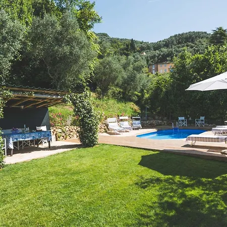 Ferienhaus Exclusive Beautiful Pool House Surrounded By Greenery, Modern, Luxury Finishes *