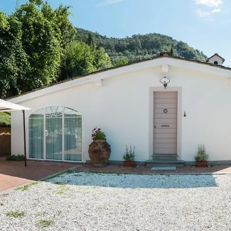 Exclusive Beautiful Pool House Surrounded By Greenery, Modern, Luxury Finishes בית נופש קמאיורה