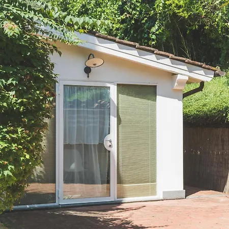 Exclusive Beautiful Pool House Surrounded By Greenery, Modern, Luxury Finishes Ferienhaus