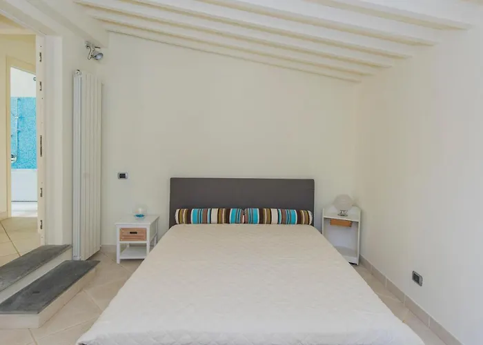 펜션 Exclusive Beautiful Pool House Surrounded By Greenery, Modern, Luxury Finishes *