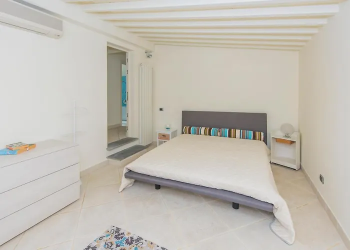 펜션 Exclusive Beautiful Pool House Surrounded By Greenery, Modern, Luxury Finishes 카마이오레