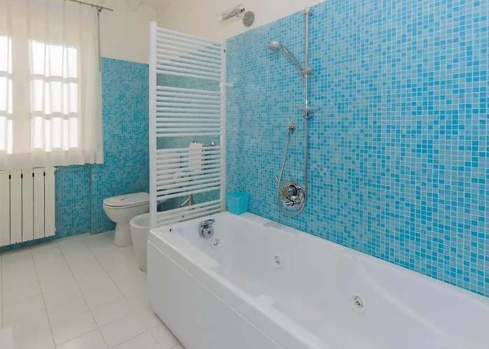 Exclusive Beautiful Pool House Surrounded By Greenery, Modern, Luxury Finishes 카마이오레