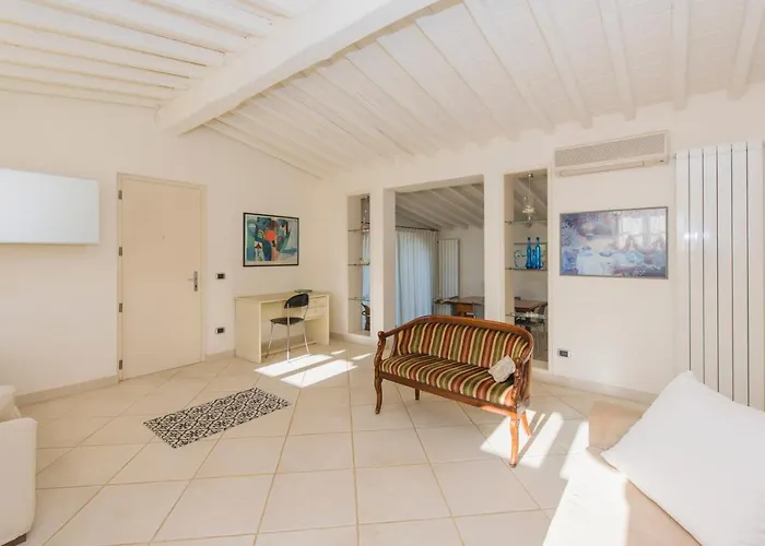 펜션 Exclusive Beautiful Pool House Surrounded By Greenery, Modern, Luxury Finishes