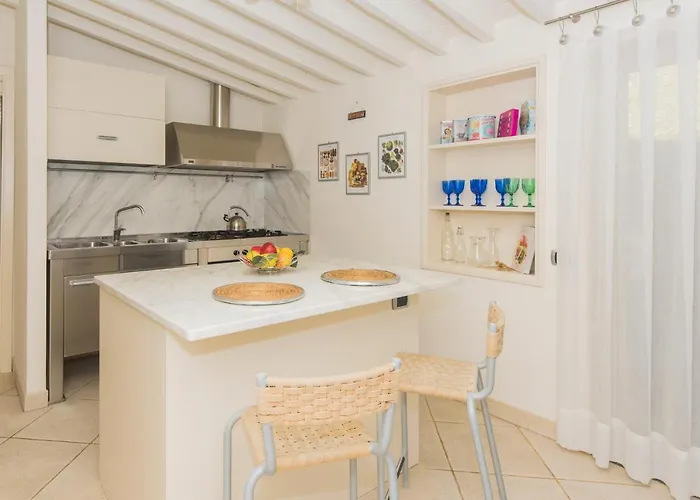 펜션 Exclusive Beautiful Pool House Surrounded By Greenery, Modern, Luxury Finishes