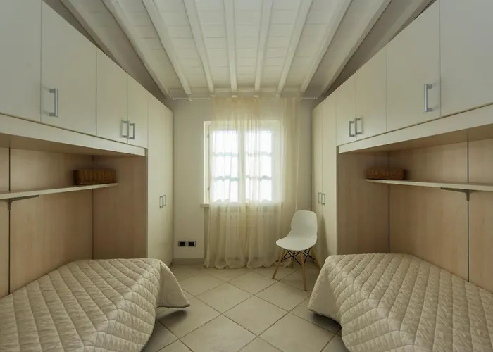 펜션 Exclusive Beautiful Pool House Surrounded By Greenery, Modern, Luxury Finishes *