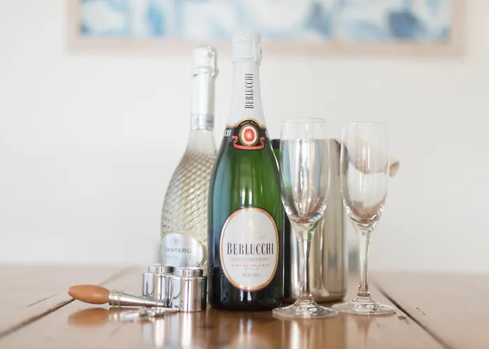 Exclusive Beautiful Pool House Surrounded By Greenery, Modern, Luxury Finishes 펜션 카마이오레