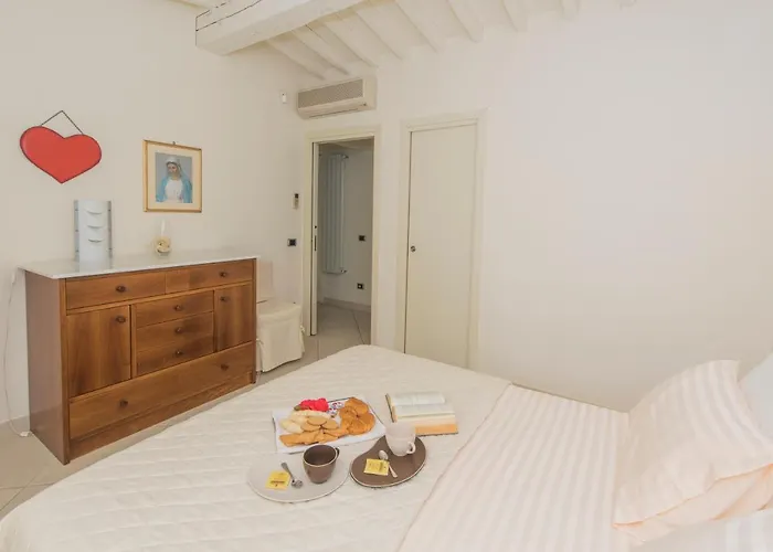 Exclusive Beautiful Pool House Surrounded By Greenery, Modern, Luxury Finishes 펜션 카마이오레