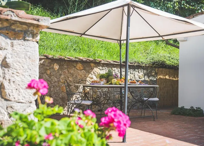 펜션 Exclusive Beautiful Pool House Surrounded By Greenery, Modern, Luxury Finishes 카마이오레