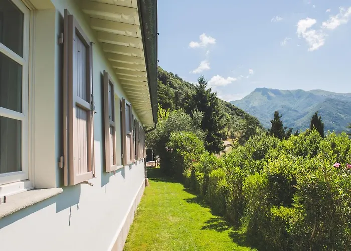 펜션 Exclusive Beautiful Pool House Surrounded By Greenery, Modern, Luxury Finishes *