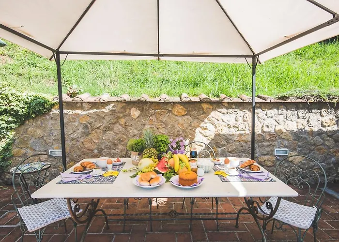 펜션 Exclusive Beautiful Pool House Surrounded By Greenery, Modern, Luxury Finishes 카마이오레