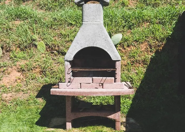 Exclusive Beautiful Pool House Surrounded By Greenery, Modern, Luxury Finishes 펜션 카마이오레