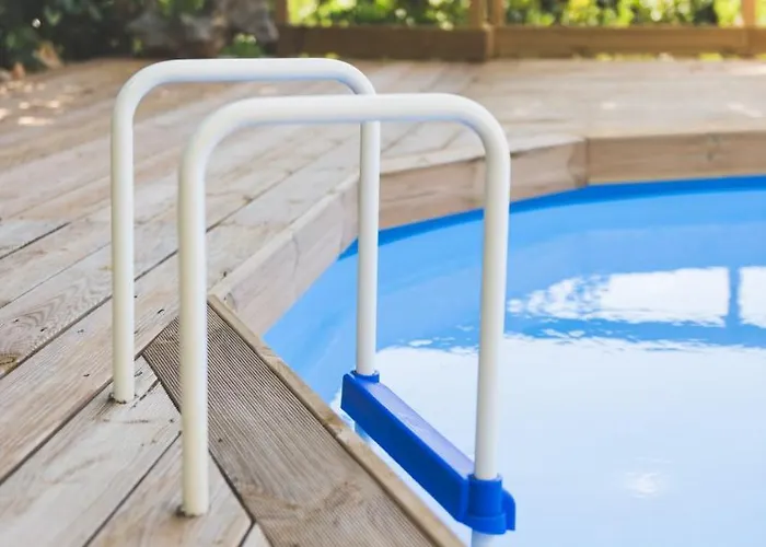 펜션 Exclusive Beautiful Pool House Surrounded By Greenery, Modern, Luxury Finishes