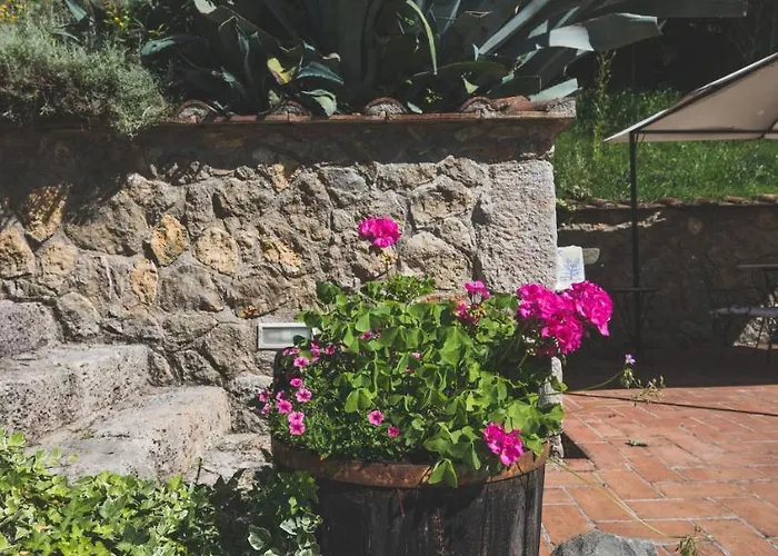 Exclusive Beautiful Pool House Surrounded By Greenery, Modern, Luxury Finishes 펜션 *