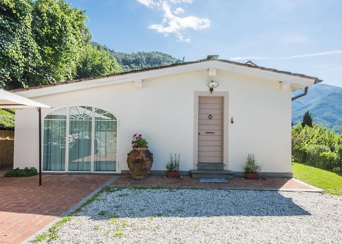 Exclusive Beautiful Pool House Surrounded By Greenery, Modern, Luxury Finishes 카마이오레