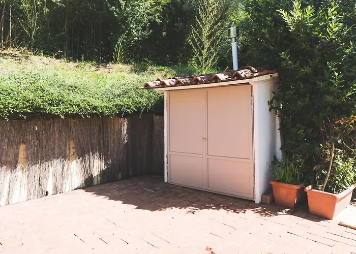 Exclusive Beautiful Pool House Surrounded By Greenery, Modern, Luxury Finishes 펜션 *