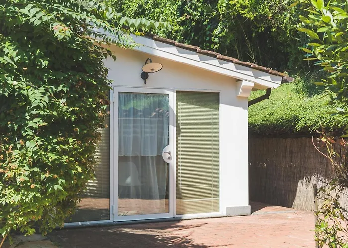 Exclusive Beautiful Pool House Surrounded By Greenery, Modern, Luxury Finishes 펜션