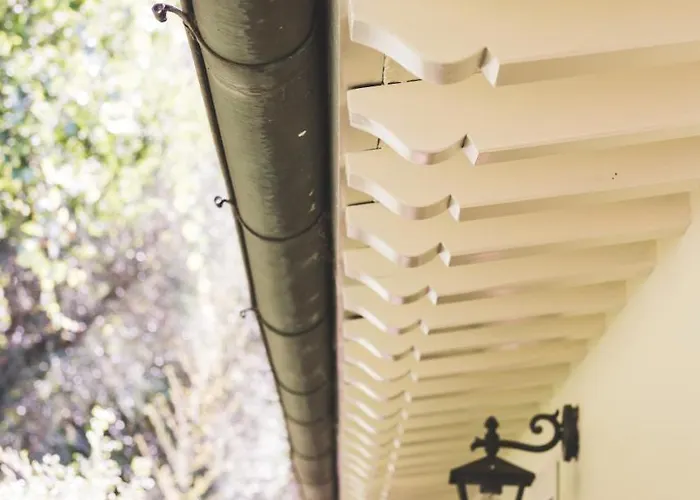 펜션 Exclusive Beautiful Pool House Surrounded By Greenery, Modern, Luxury Finishes 카마이오레