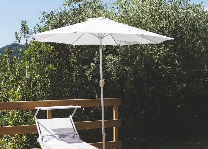 Exclusive Beautiful Pool House Surrounded By Greenery, Modern, Luxury Finishes 펜션 *