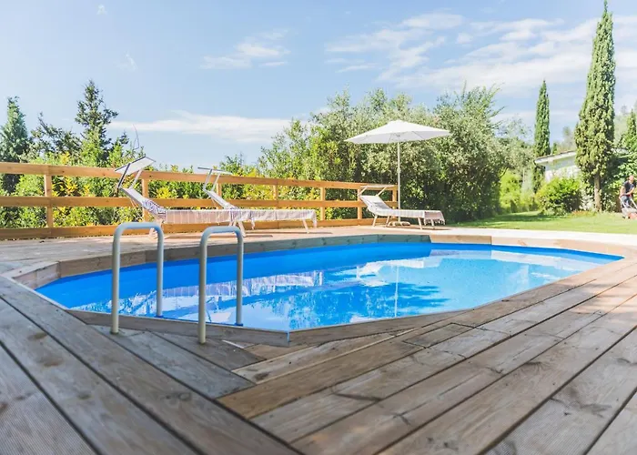 Exclusive Beautiful Pool House Surrounded By Greenery, Modern, Luxury Finishes 펜션 카마이오레